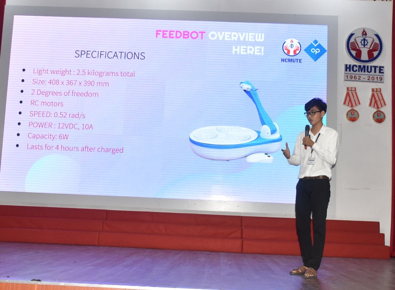 Đội HCMUTE Team 1 trình bày sáng kiến kỹ thuật Máy đút thức ăn Đội HCMUTE Team 1 trình bày sáng kiến kỹ thuật Máy đút thức ăn