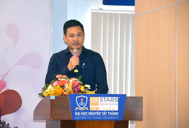 Ông Bùi Quang Trung - Trưởng phòng Truyền thông-Marketing Trường ĐH Nguyễn Tất Thành phát biểu hưởng ứng cuộc thi.