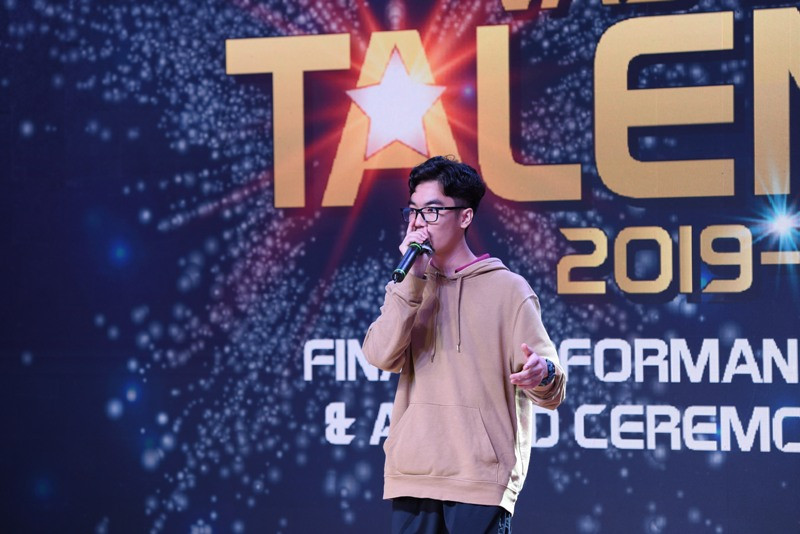 Đinh Nguyễn Huy Khanh trình bày tiết mục Beatbox. Đinh Nguyễn Huy Khanh trình bày tiết mục Beatbox.