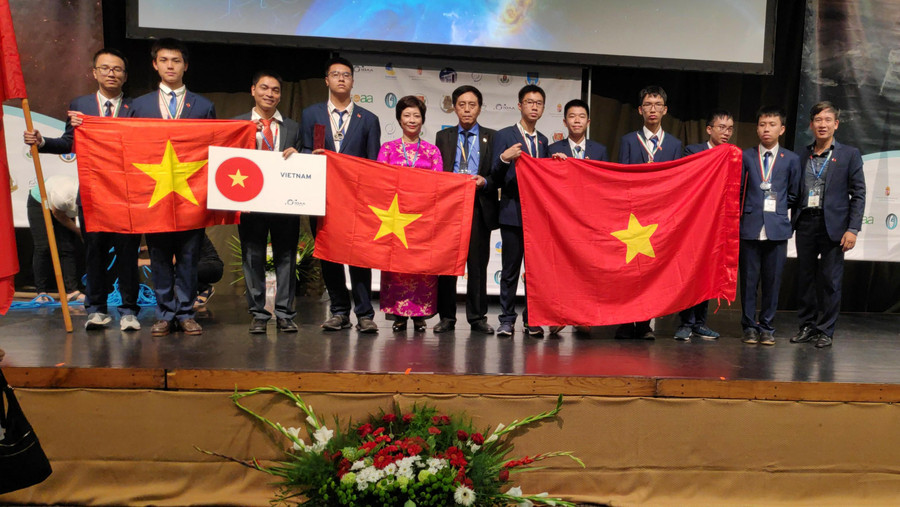 Đội tuyển Việt Nam đạt thành tích xuất sắc tại IOAA 2019 Đội tuyển Việt Nam đạt thành tích xuất sắc tại IOAA 2019