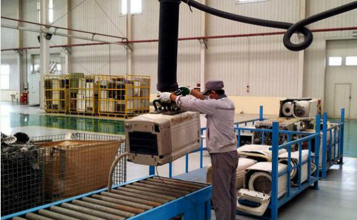 Nhật Bản có các quy định nghiêm ngặt về tái chế đồ điện tử gia dụng. Nhật Bản có các quy định nghiêm ngặt về tái chế đồ điện tử gia dụng.