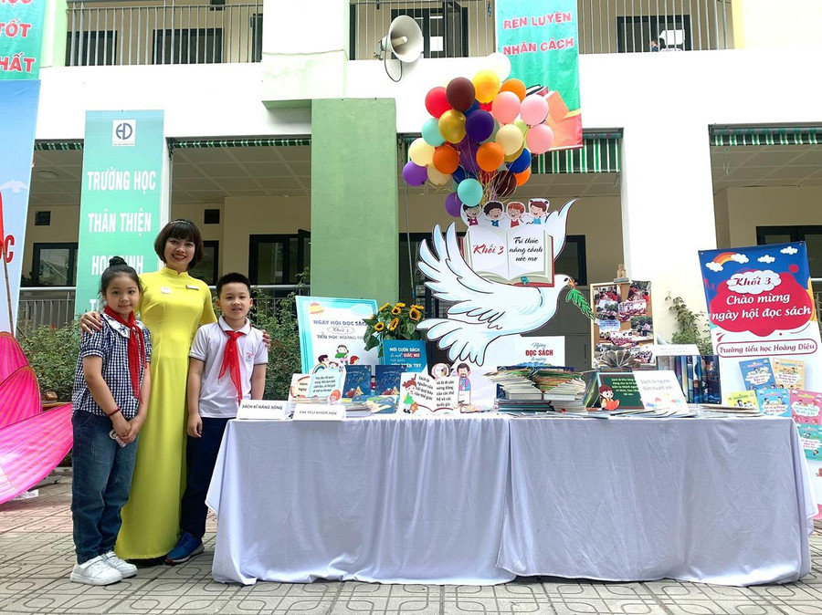 Cô Nguyễn Thu Hà với nhiều phương pháp giúp học sinh tạo thói quen đọc sách. Cô Nguyễn Thu Hà với nhiều phương pháp giúp học sinh tạo thói quen đọc sách.