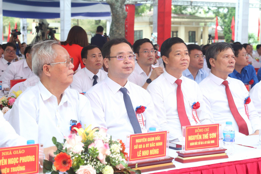 Các đại biểu về dự Lễ kỷ niệm 50 năm thành lập Trường THPT Gia Bình số 1. Các đại biểu về dự Lễ kỷ niệm 50 năm thành lập Trường THPT Gia Bình số 1.