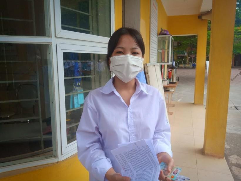 Thí sinh Hà Thị Thủy - lớp 12A11 trường THPT Yên Dũng số 2. Thí sinh Hà Thị Thủy - lớp 12A11 trường THPT Yên Dũng số 2.