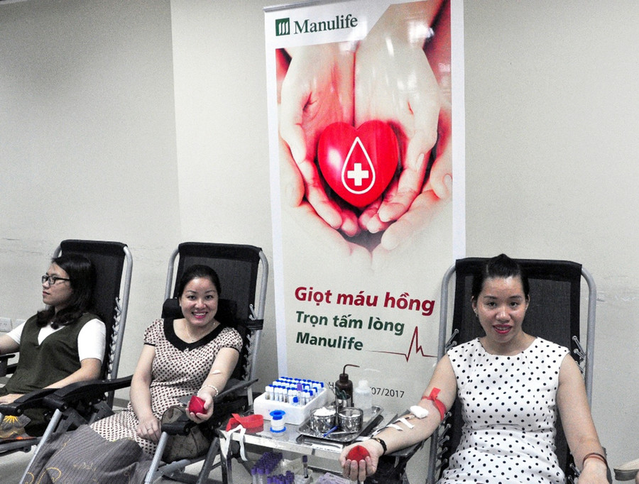 Khoảnh khắc giọt máu hồng - trọn tấm lòng Manulife