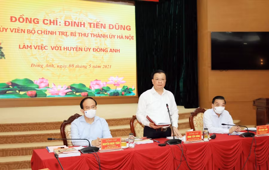 Ủy viên Bộ Chính trị, Bí thư Thành ủy Hà Nội Đinh Tiến Dũng làm việc với huyện Đông Anh.