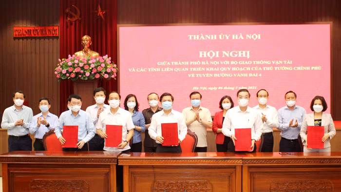 Ký kết Thỏa thuận hợp tác giữa Bộ GTVT và TP. Hà Nội cùng các tỉnh liên quan về triển khai tuyến đường vành đai 4.