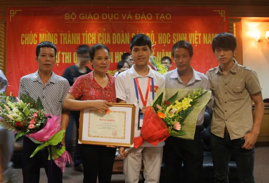 Gia đình là chỗ dựa vững chắc để Việt đạt được thành công