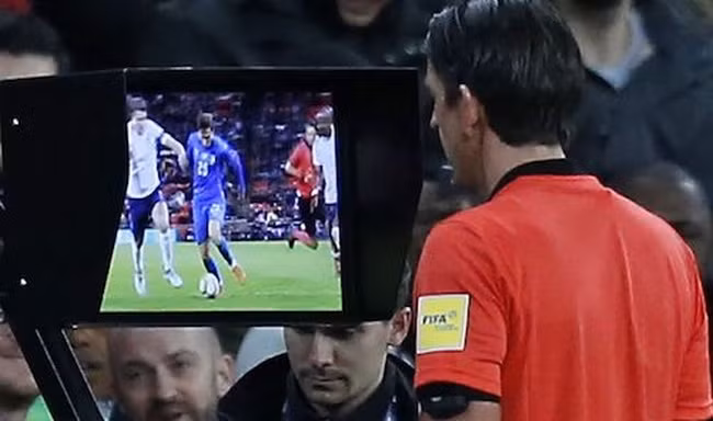 Công nghệ hiện đại giúp World Cup nhiều penalty và ít việt vị hơn 