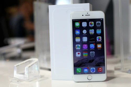 iPhone 6 chính hãng lấn lướt hàng xách tay