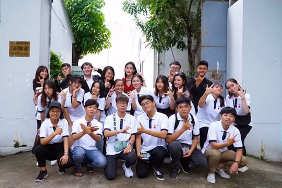 Sinh viên ngành Quản trị sự kiện Trường ĐH Hoa Sen thăm phim trường BHD.