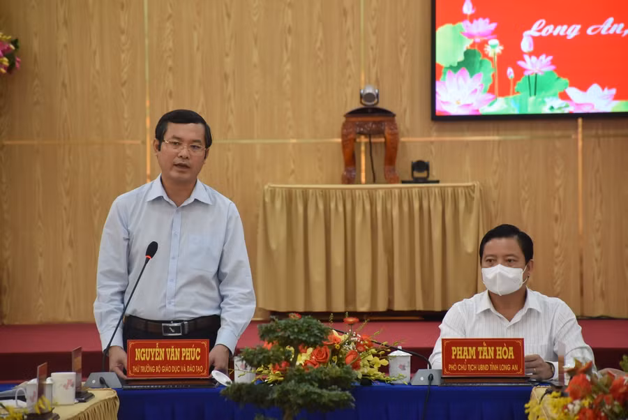 Thứ trưởng Nguyễn Văn Phúc phát biểu tại buổi làm việc.