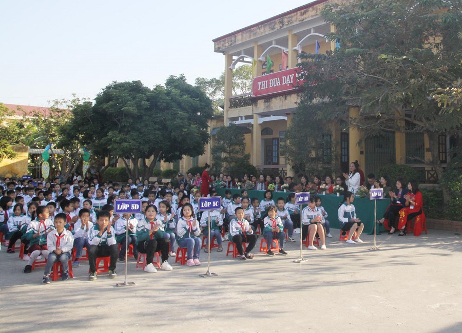 Học sinh trường tiểu học Cẩm Chế hào hứng tại buổi ngoại khóa kỹ năng sống. Học sinh trường tiểu học Cẩm Chế hào hứng tại buổi ngoại khóa kỹ năng sống.