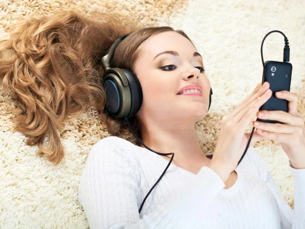 Sử dụng điện thoại trước khi đi ngủ ảnh hưởng tới giấc ngủ