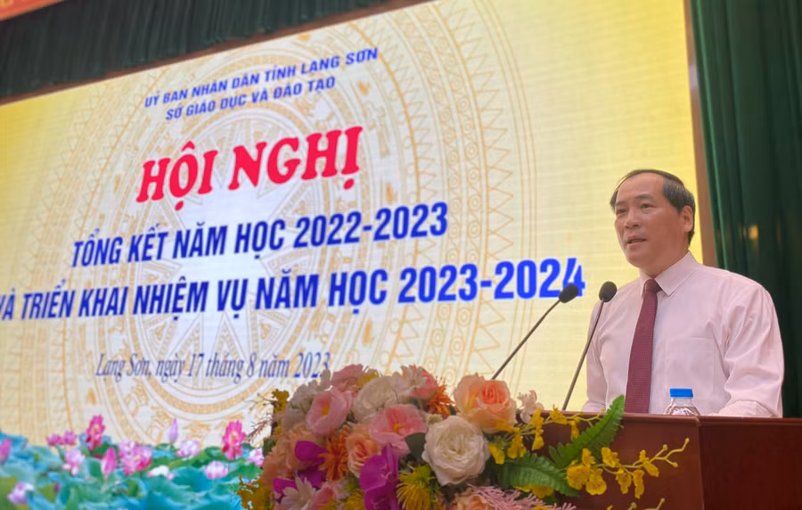 Ông Dương Xuân Huyên - Phó Chủ tịch thường trực UBND tỉnh Lạng Sơn phát biểu. Ảnh Ngô Chuyên.