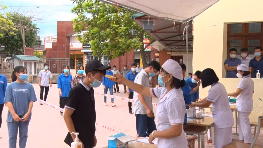 Diễn tập tại điểm thi Trường THPT Ngô Quyền (huyện Ba Vì).