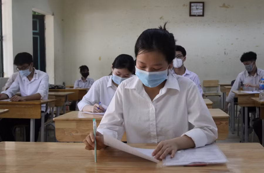 Thí sinh được nhắc nhở tuyệt đối không mang điện thoại vào phòng thi