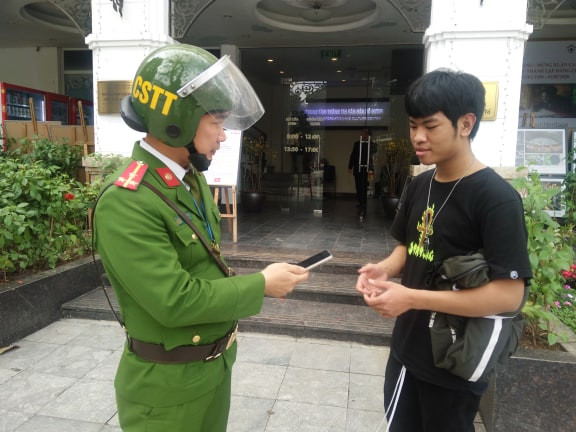 Hà Nội: Công an giúp người dân tìm lại điện thoại sau 30 phút bị mất
