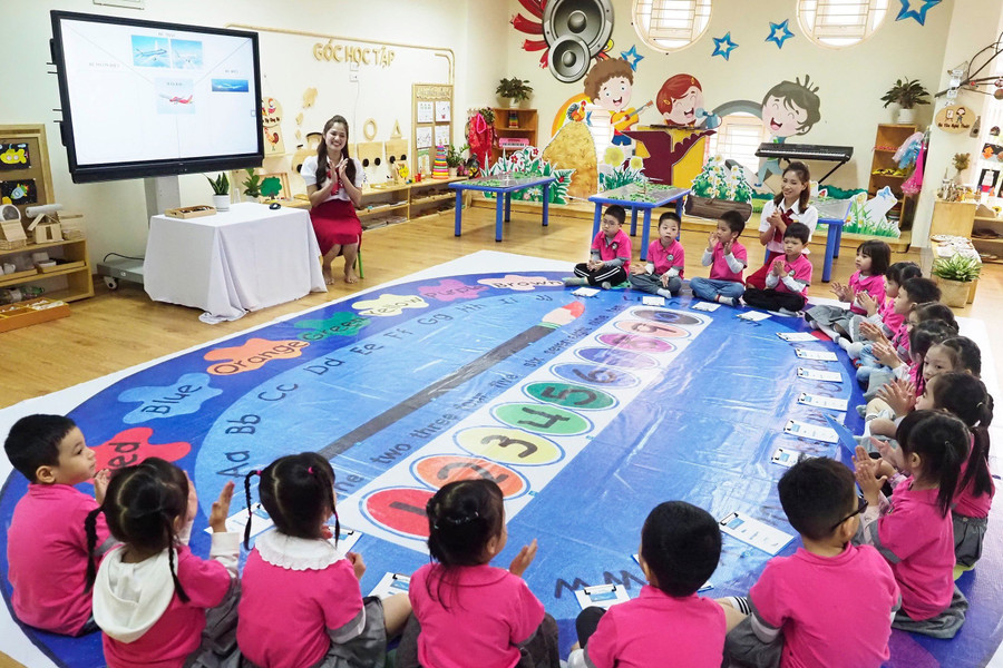 Các đại biểu đánh giá cao ứng dụng phương pháp giảng dạy tiên tiến của trường Mầm non Ánh Sao. Các đại biểu đánh giá cao ứng dụng phương pháp giảng dạy tiên tiến của trường Mầm non Ánh Sao.