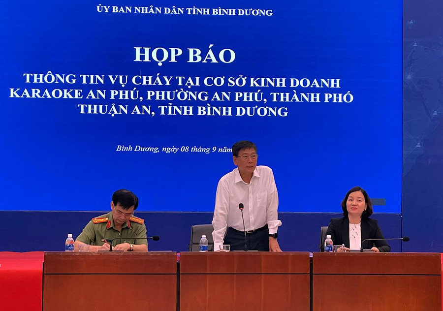 Phó chủ tịch thường trực UBND tỉnh Bình Dương Mai Hùng Dũng chủ trì họp báo. Phó chủ tịch thường trực UBND tỉnh Bình Dương Mai Hùng Dũng chủ trì họp báo.