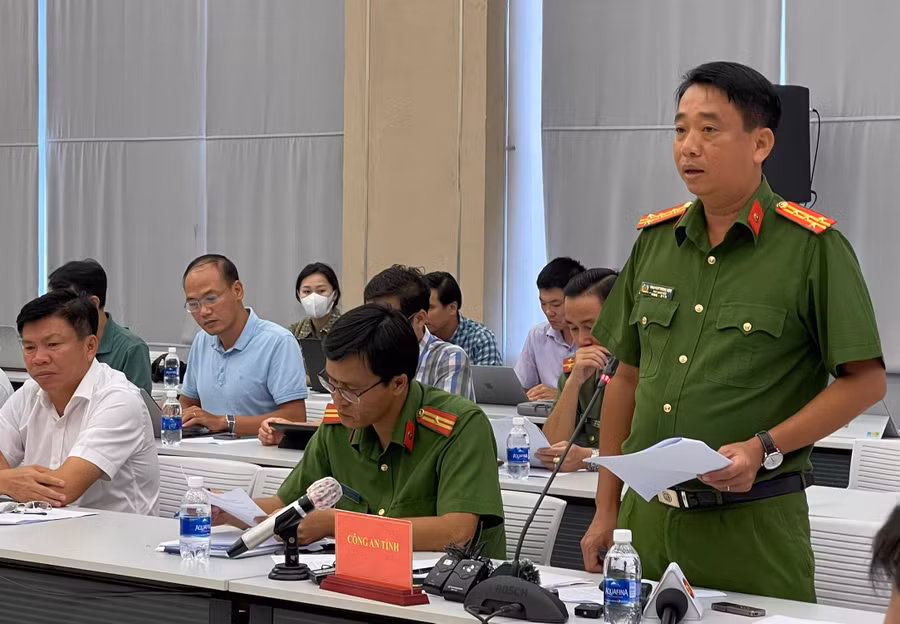 Đại tá Nguyễn Thành Điệp - Phó giám đốc Công an tỉnh Bình Dương, phát biểu tại buổi họp báo
