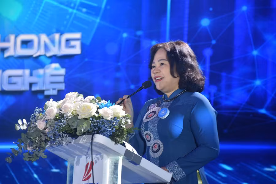 Thứ trưởng Bộ Giáo dục và Đào tạo Ngô Thị Minh phát biểu tại buổi lễ.