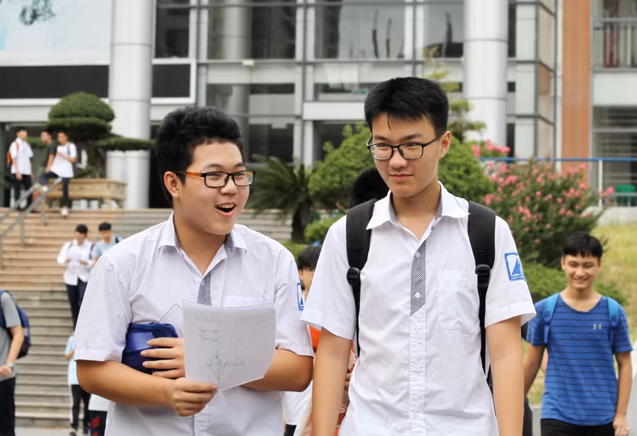 Học sinh dự thi vào lớp 10 Trường THPT chuyên Hà Nội - Amsterdam năm 2022.