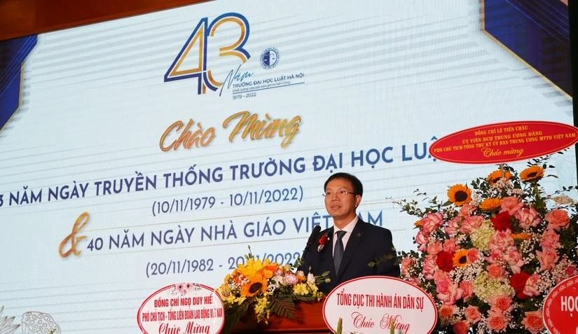 TS. Đoàn Trung Kiên – Hiệu trưởng Trường ĐH Luật Hà Nội phát biểu.