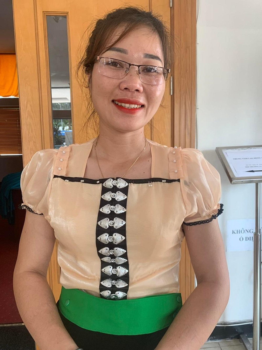 Cô Thẩm luôn muốn truyền những năng lượng tích cực cho học sinh của mình. Cô Thẩm luôn muốn truyền những năng lượng tích cực cho học sinh của mình.