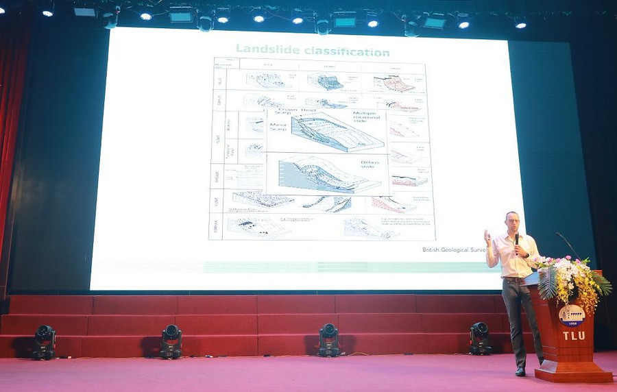 Hội nghị không chỉ thu hút các nhà khoa học trong nước mà cả nước ngoài.