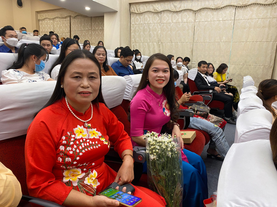 Cô Trần Thị Bạch Yến - Trường Tiểu học xã Nhân Thịnh (Hà Nam). Ảnh Ngô Chuyên. Cô Trần Thị Bạch Yến - Trường Tiểu học xã Nhân Thịnh (Hà Nam). Ảnh Ngô Chuyên.