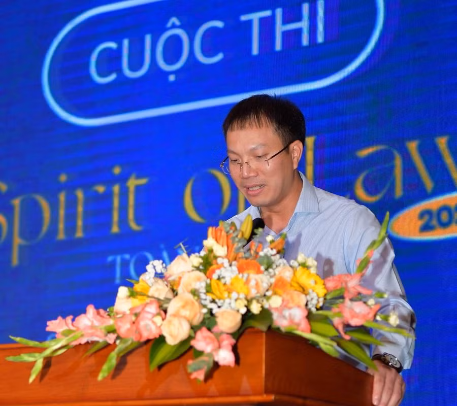 TS Đoàn Trung Kiên – Hiệu trưởng Trường ĐH Luật Hà Nội phát biểu tại cuộc thi.