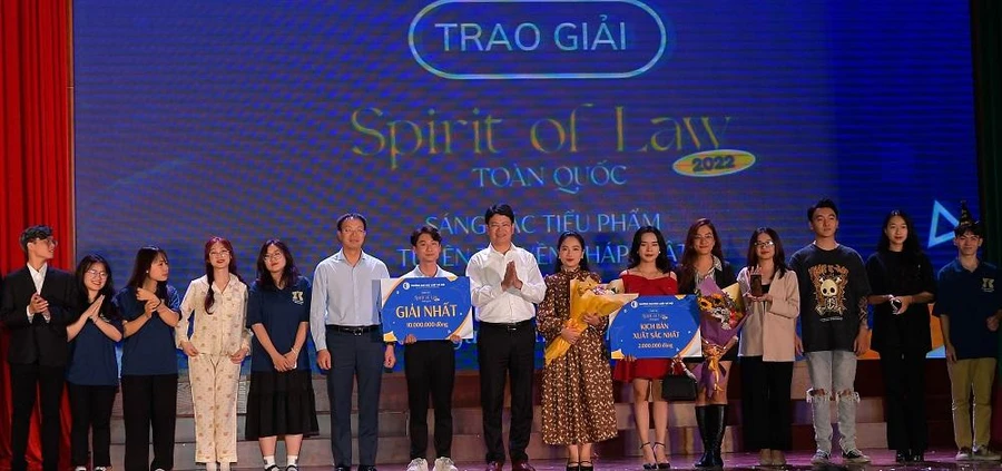 Tiểu phẩm Trường ĐH Luật Hà Nội đoạt giải Nhất cuộc thi Spirit of Law