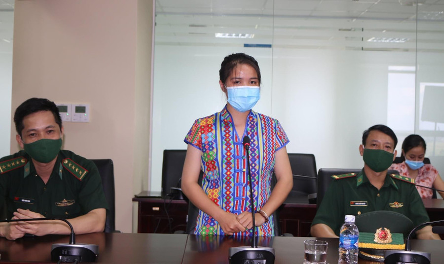 Hồ Thị Sương người đồng bào dân tộc Chứt (sinh viên năm nhất ngành sư phạm Mầm non – Trường ĐH Hà Tĩnh) trong ngày nhập học. Ảnh NVCC.