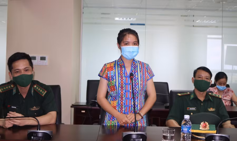 Hồ Thị Sương người đồng bào dân tộc Chứt (sinh viên năm nhất ngành sư phạm Mầm non – Trường ĐH Hà Tĩnh) trong ngày nhập học. Ảnh NVCC.