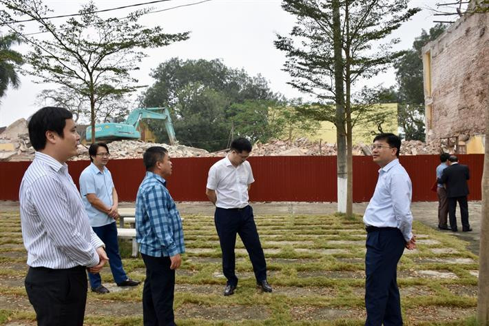 Đoàn kiểm tra đi kiểm tra một số công trình cơ sở vật chất đang được xây dựng tại Trường Phổ thông dân tộc nội trú tỉnh Phú Thọ. Đoàn kiểm tra đi kiểm tra một số công trình cơ sở vật chất đang được xây dựng tại Trường Phổ thông dân tộc nội trú tỉnh Phú Thọ.