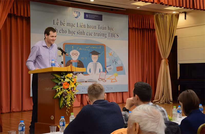 Ông Konstantin Petrovich Kachin phát biểu tại lễ bế mạc