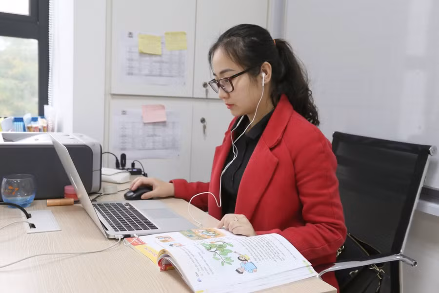 Các thầy cô giáo sẵn sàng chuyển sang dạy học trực tuyến