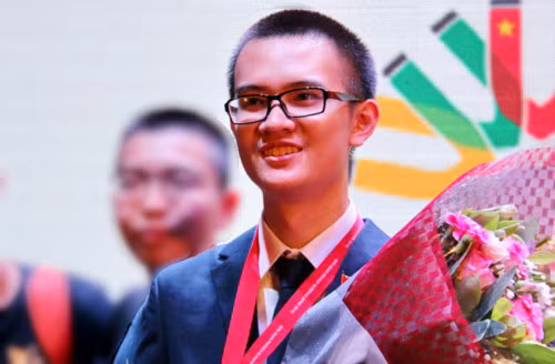 Trần Đức Huy- chủ nhân của 2 chiếc HCV Olympic Vật lí Châu Á và Olympic Vật lí quốc tế