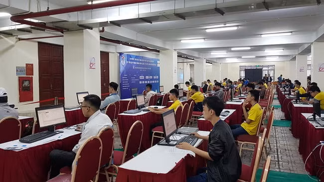 Các thí sinh dự thi