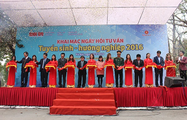 Hà Nội: Ngày hội tư vấn tuyển sinh - hướng nghiệp 2016