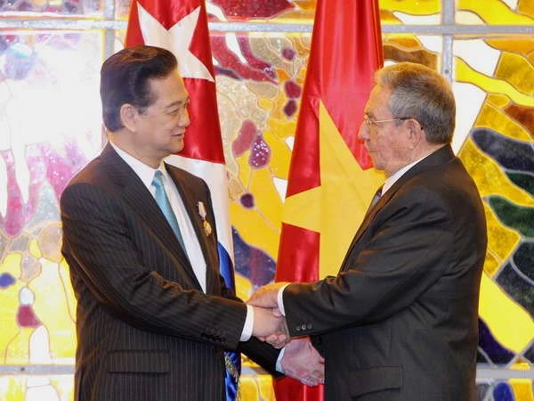 Chủ tịch Raul Castro Ruz đón tiếp Thủ tướng Nguyễn Tấn Dũng