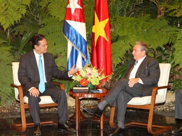 Thủ tướng Nguyễn Tấn Dũng và Chủ tịch Raul Castro Ruz hội đàm tại Cung Cách mạng ở thủ đô La Habana.