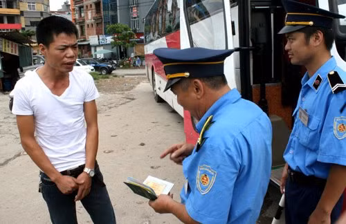 Thanh tra giao thông chưa có công cụ hỗ trợ. Ảnh minh họa