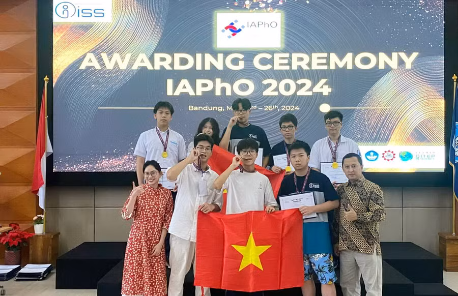  8 học sinh Việt Nam đều giành huy chương Olympic Vật lý ứng dụng quốc tế năm 2024