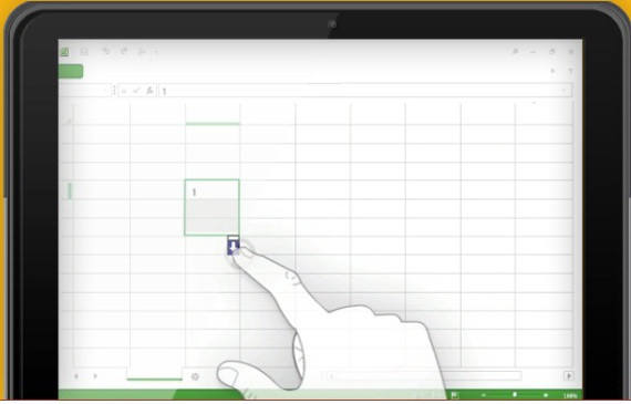 6 thao tác màn hình cảm ứng Microsoft Office 2013: Khi biểu tượng Auto Fill đã xuất hiện ở góc dưới bên phải khung lựa chọn, hãy kéo biểu tượng đó xuống cho đến hết đoạn cần điền tự động. E2-Microsoft-Office-2013-6-thao-tac-man-hinh-cam-ung.jpg