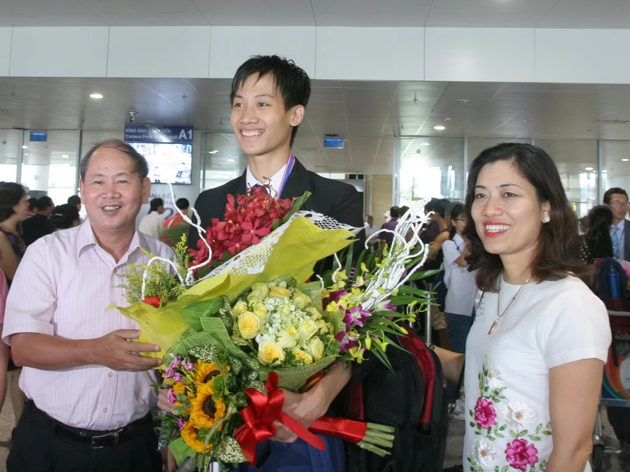 Chàng trai phố huyện hoàn tất giấc mơ vàng Olympic Tin học quốc tế