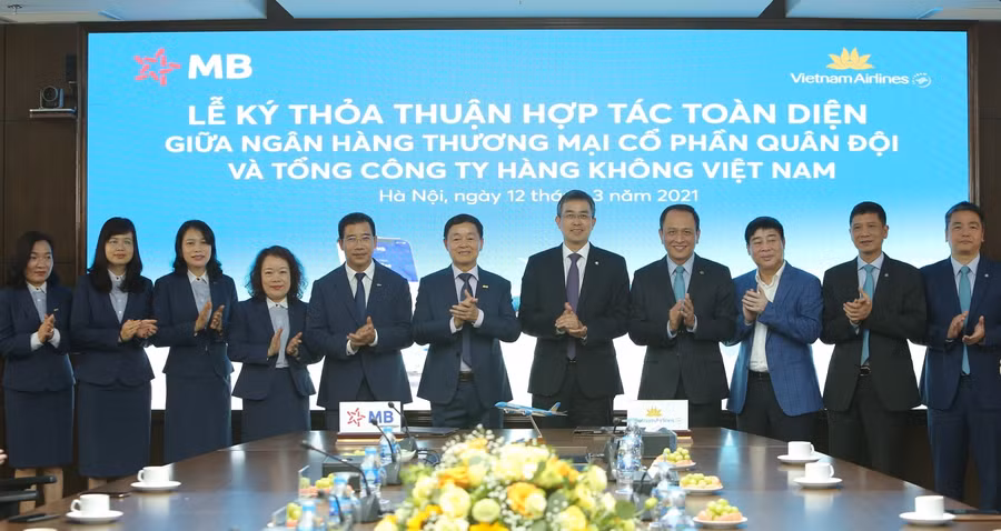 Các đại biểu tại lễ ký kết hợp tác.