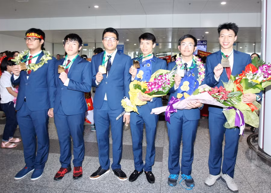 Những chàng trai vàng của đội tuyển Olympic Toán học