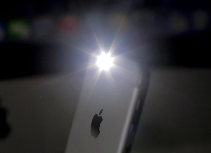 Tính năng bất ngờ của biểu tượng đèn pin trên iPhone có thể bạn không biết